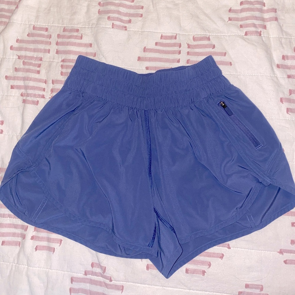 Lulu Lemon Tracker Low-Rise Lined Short 4”